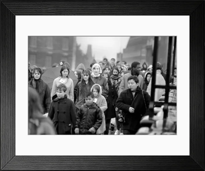 Framed Print : The 5th London Bridges Walk organised by the British Council for Rehabilitation of