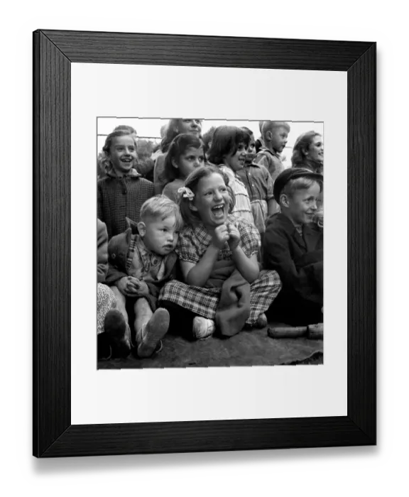 Framed Print : Children Watching Punch and Judy in the Arch Bishops Park in London