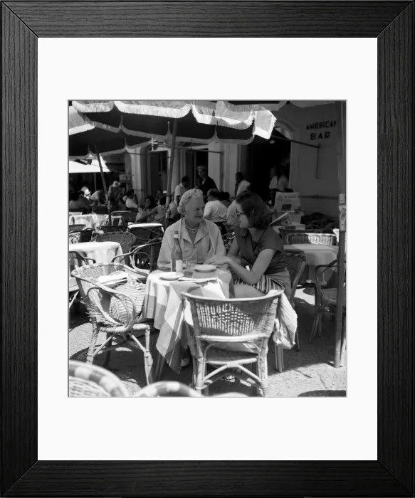 Framed Print : Photographed in Piazza Umbarti, Capri on holiday are Mrs Framed Print : Photographed in Piazza Umbarti, Capri on holiday are Mrs