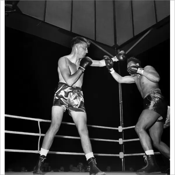 Boxing. Ray Wilding v. Aaron Wilson. June 1952 C2915B-001