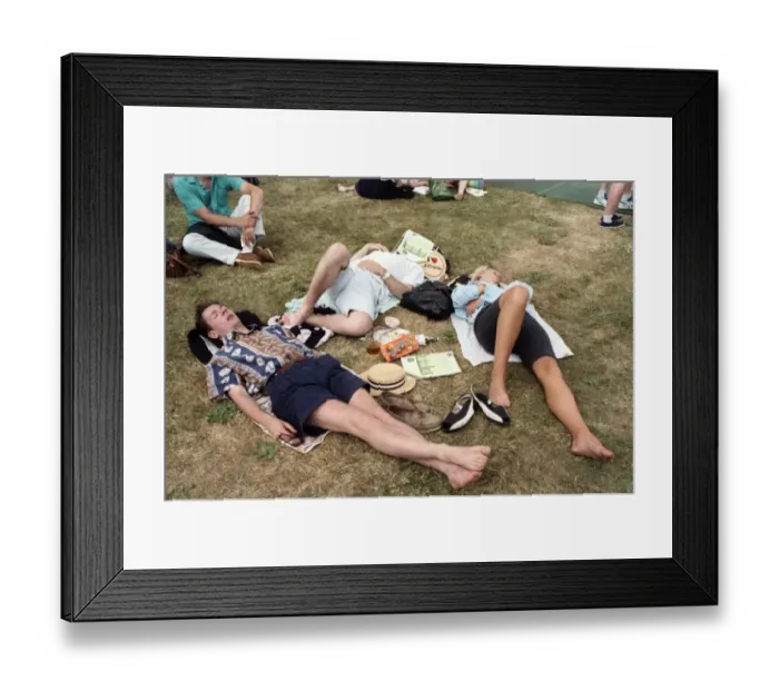 Framed Print : Wimbledon. Spectators asleep outside. June 1989 89-3819-022