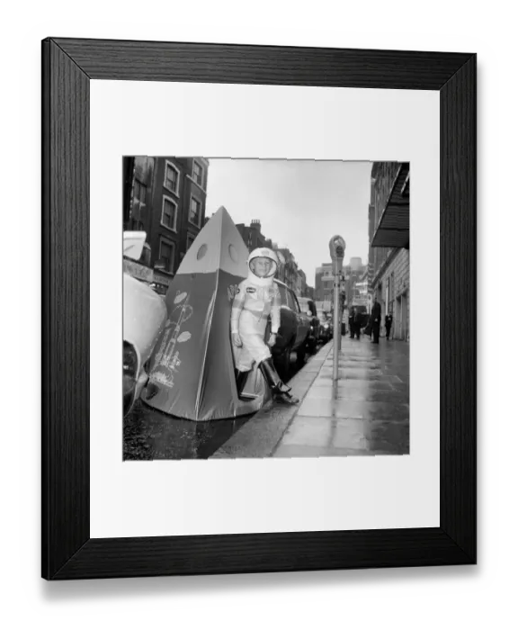 Framed Print : Children. Toys: The British Toy Manufacturers Association held a pre-Christmas display of