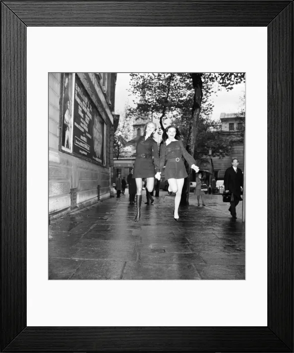 Framed Print : Entertainment. Theatre: Flying High that exactly what Hayley Mills will be doing shortly Framed Print : Entertainment. Theatre: Flying High that exactly what Hayley Mills will be doing shortly