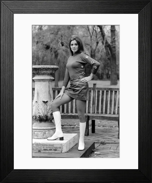 Framed Print : 23 year old Angie Grant plays the part of Cynthia, the girl who seduces Donald Pleasance Framed Print : 23 year old Angie Grant plays the part of Cynthia, the girl who seduces Donald Pleasance