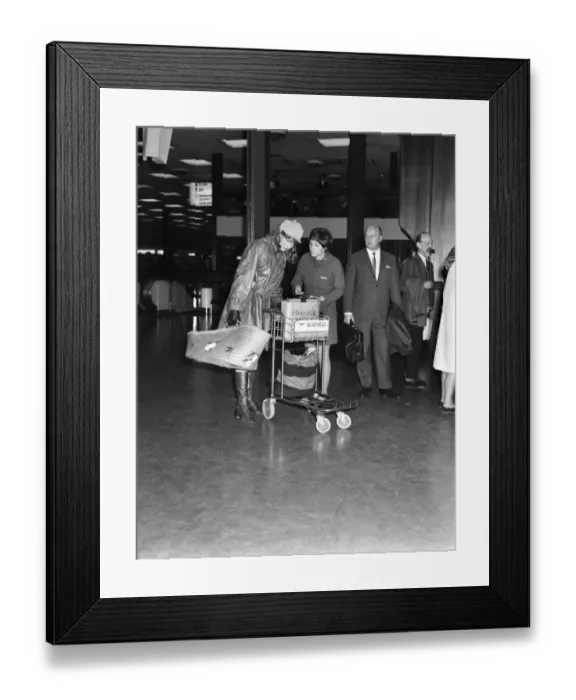 Framed Print : Entertainment. Film. Actress Vanessa Redgrave left Heathrow Airport to fly to Madrid to Framed Print : Entertainment. Film. Actress Vanessa Redgrave left Heathrow Airport to fly to Madrid to
