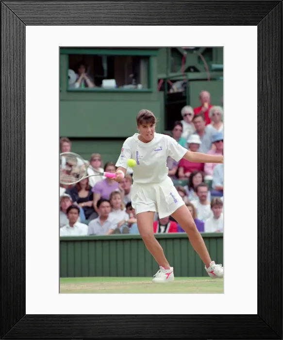 Framed Print : Wimbledon Tennis. J. Capriati v. M. Navratilova. July 1991 91-4197-284