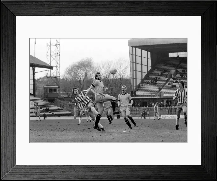 Framed Print : Sheffield Wednesday 2 v. Cambridge United 1. April 1982 MF06-33-006 Framed Print : Sheffield Wednesday 2 v. Cambridge United 1. April 1982 MF06-33-006