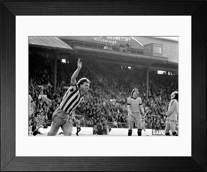 Framed Print : Sheffield Wednesday 2 v. Cambridge United 1. April 1982 MF06-33-003 Framed Print : Sheffield Wednesday 2 v. Cambridge United 1. April 1982 MF06-33-003