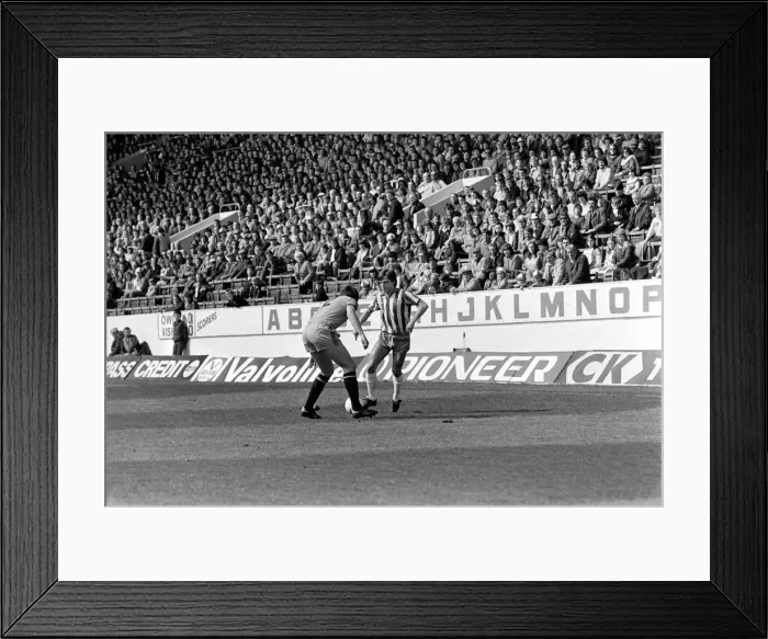 Framed Print : Sheffield Wednesday 2 v. Cambridge United 1. April 1982 MF06-33-030