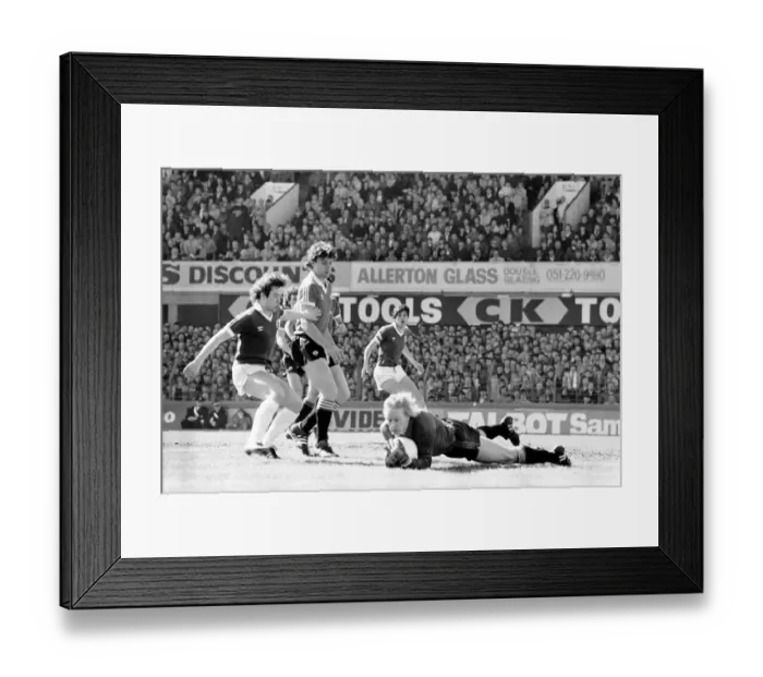 Framed Print : Everton 3 v. Manchester United 3. April 1982 MF06-24-079 Framed Print : Everton 3 v. Manchester United 3. April 1982 MF06-24-079