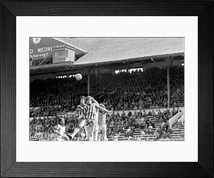 Framed Print : Sheffield Wednesday 2 v. Cambridge United 1. April 1982 MF06-33-044 Framed Print : Sheffield Wednesday 2 v. Cambridge United 1. April 1982 MF06-33-044