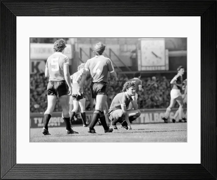 Framed Print : Everton 3 v. Manchester United 3. April 1982 MF06-24-036 Framed Print : Everton 3 v. Manchester United 3. April 1982 MF06-24-036