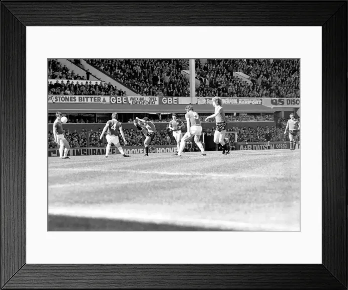 Framed Print : Everton 3 v. Manchester United 3. April 1982 MF06-24-040 Framed Print : Everton 3 v. Manchester United 3. April 1982 MF06-24-040