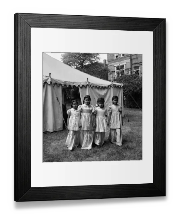 Framed Print : Muslim feast of Eid-ul-Fitr (the breaking of the fast) celebrated by children at a London