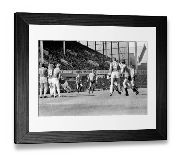 Framed Print : Everton 3 v. Manchester United 3. April 1982 MF06-24-026