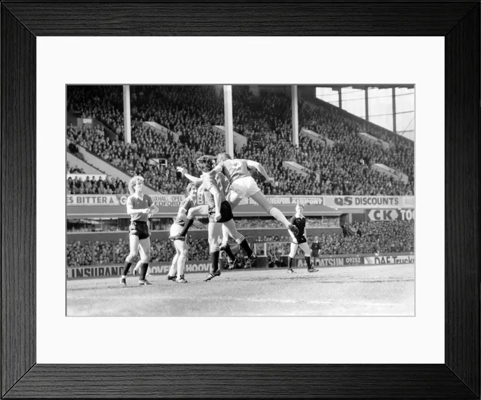 Framed Print : Everton 3 v. Manchester United 3. April 1982 MF06-24-004 Framed Print : Everton 3 v. Manchester United 3. April 1982 MF06-24-004