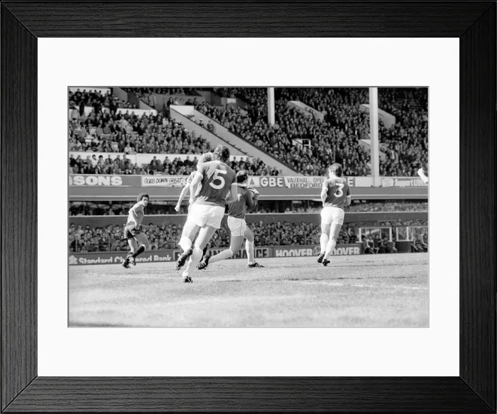 Framed Print : Everton 3 v. Manchester United 3. April 1982 MF06-24-005 Framed Print : Everton 3 v. Manchester United 3. April 1982 MF06-24-005