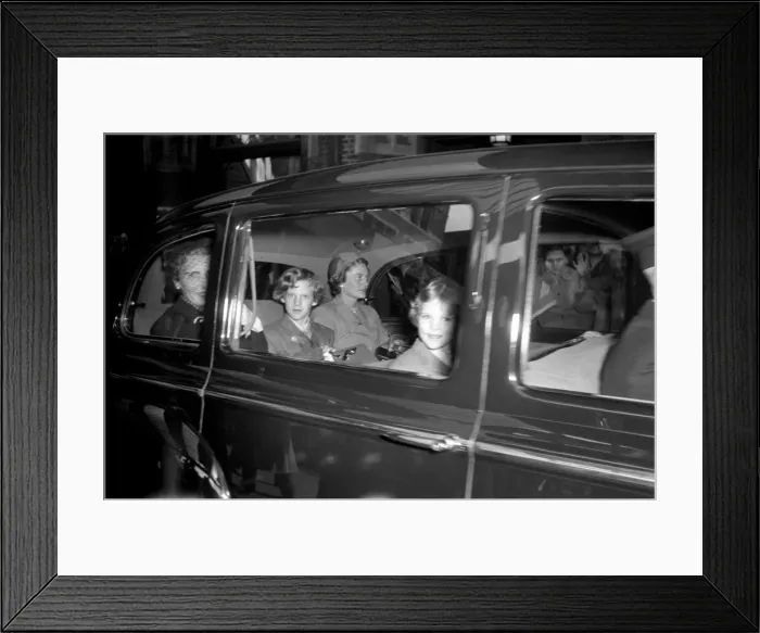 Framed Print : Queen Ingrid and family arrive in London. June 1952 C3126-001