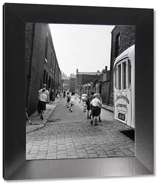 Children playing in the streets of Oldham. July 1952 C3299-001