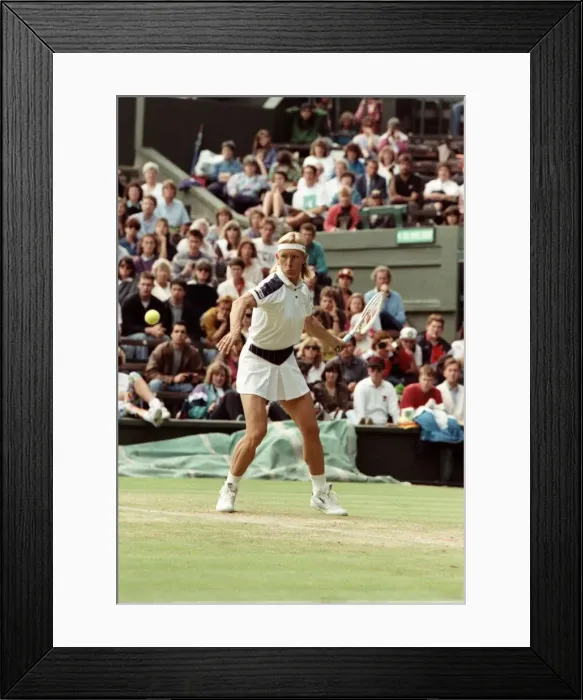 Framed Print : Wimbledon Tennis. Catarina Lindqvist v. Martina Navratilova. July 1991 91-4178-021