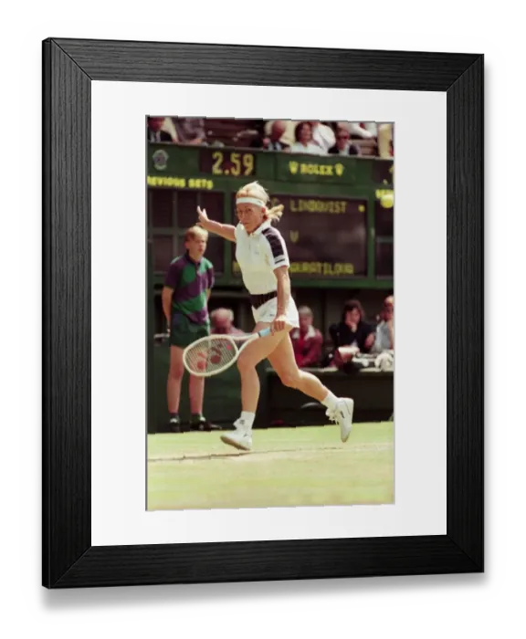 Framed Print : Wimbledon Tennis. Catarina Lindqvist v. Martina Navratilova. July 1991 91-4178-015 Framed Print : Wimbledon Tennis. Catarina Lindqvist v. Martina Navratilova. July 1991 91-4178-015