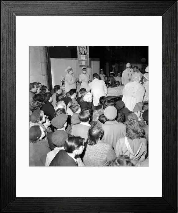 Framed Print : Surgical operation and how a operating theatre works is demonstrated to members of Framed Print : Surgical operation and how a operating theatre works is demonstrated to members of