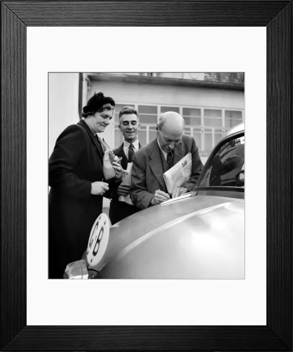 Framed Print : Labour Party Conference 1953. Clement Attlee signs autograph. D5931-001