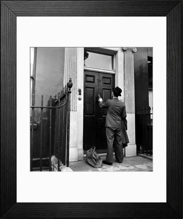 Framed Print : Coming Home: Father returning home from a business trip. September 1953 D5887 Framed Print : Coming Home: Father returning home from a business trip. September 1953 D5887