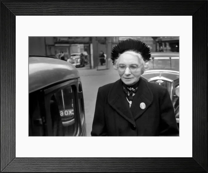 Framed Print : Lady Mary Ana Lucy Fisher widow of Sr. Warren Fisher, late Chief of the Civil Service who Framed Print : Lady Mary Ana Lucy Fisher widow of Sr. Warren Fisher, late Chief of the Civil Service who