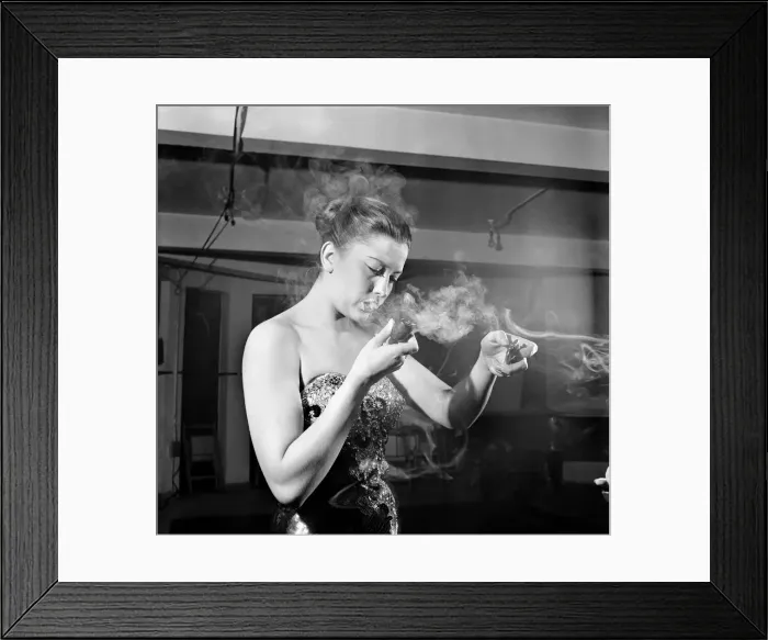 Framed Print : Parisian singer, Anny Berryer, leading lady of new Folies Bergere revue Framed Print : Parisian singer, Anny Berryer, leading lady of new Folies Bergere revue