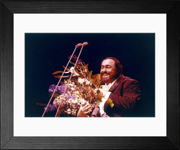 Framed Print : Luciano Pavarotti after performing at the SECC in Glasgow. March 1992. 05 / 03 / 1992 Framed Print : Luciano Pavarotti after performing at the SECC in Glasgow. March 1992. 05 / 03 / 1992