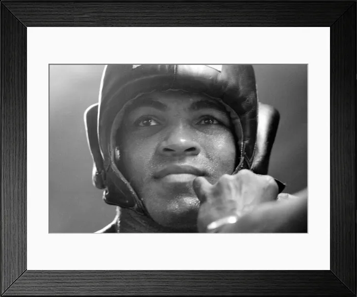 Framed Print : Muhammad Ali (Cassius Clay) training at his Pennsylvanian mountain retreat for his fight Framed Print : Muhammad Ali (Cassius Clay) training at his Pennsylvanian mountain retreat for his fight