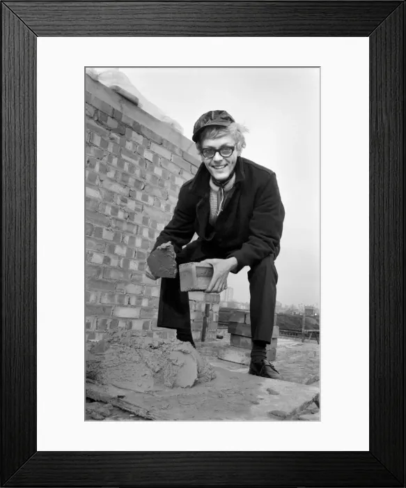 Framed Print : Camden Towns own Danny La Rue - currently packing them into the Black Cap