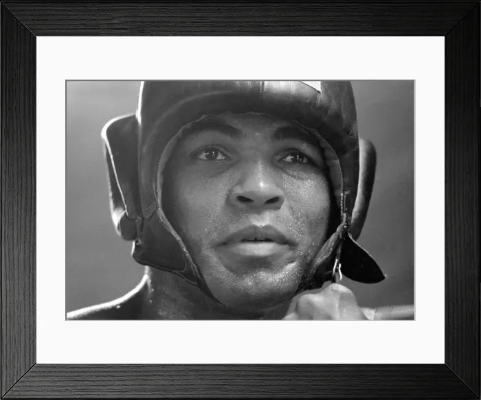 Framed Print : Muhammad Ali (Cassius Clay) training at his Pennsylvanian mountain retreat for his fight Framed Print : Muhammad Ali (Cassius Clay) training at his Pennsylvanian mountain retreat for his fight