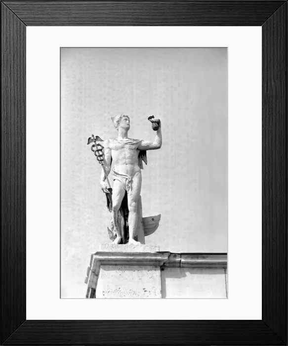 Framed Print : Republic of Ireland. Statues and architecture in the city of Dublin, Eire Framed Print : Republic of Ireland. Statues and architecture in the city of Dublin, Eire