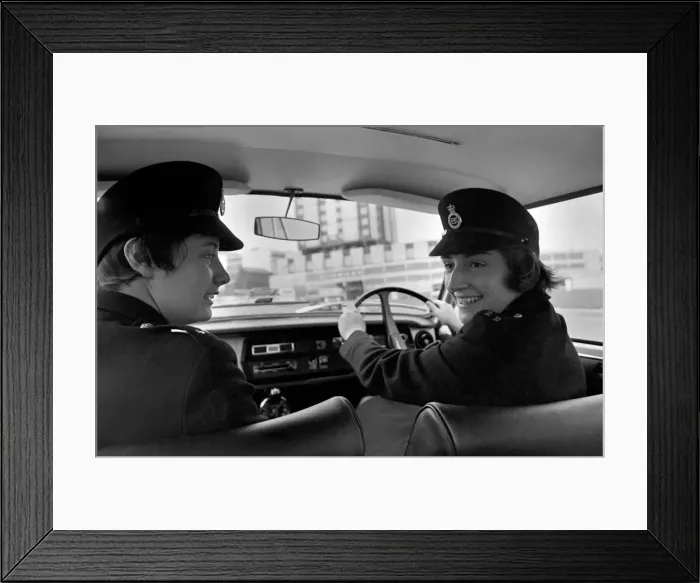Framed Print : Policewomen Hazel Layne and Dorothy Elliott climbed into a 100mph police car to become