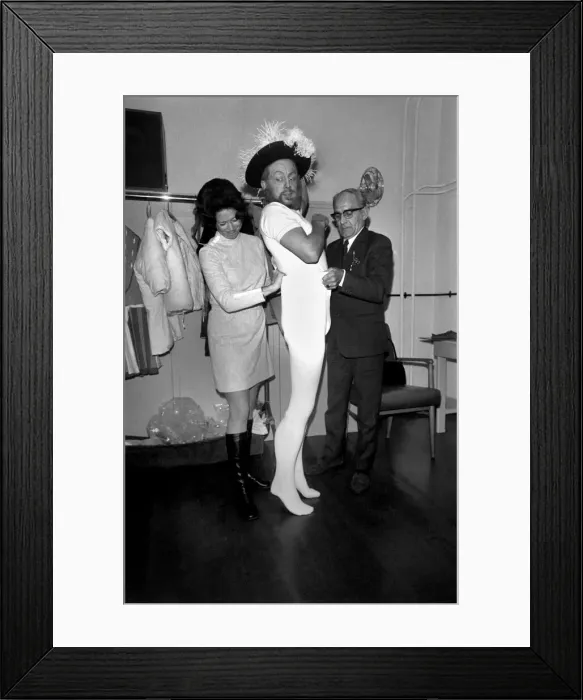 Framed Print : Entertainment Television Programmes. 10 stone, 5 9