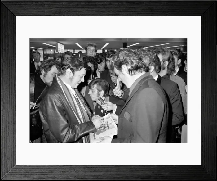 Framed Print : Rock and Roll American pop singer Gene Vincent arrives at Heathrow Airport from Paris Framed Print : Rock and Roll American pop singer Gene Vincent arrives at Heathrow Airport from Paris