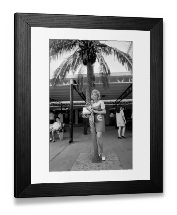Framed Print : Woman on a visit to Hong Kong for a shopping trip November 1969 Z10523-004 Framed Print : Woman on a visit to Hong Kong for a shopping trip November 1969 Z10523-004