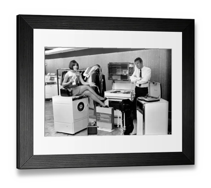 Framed Print : A man a woman living in a sububan area of Manchester at home. November 1969 Z11203 Framed Print : A man a woman living in a sububan area of Manchester at home. November 1969 Z11203