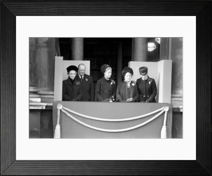 Framed Print : Remembrance Sunday in Whitehall. At the end of this year Framed Print : Remembrance Sunday in Whitehall. At the end of this year