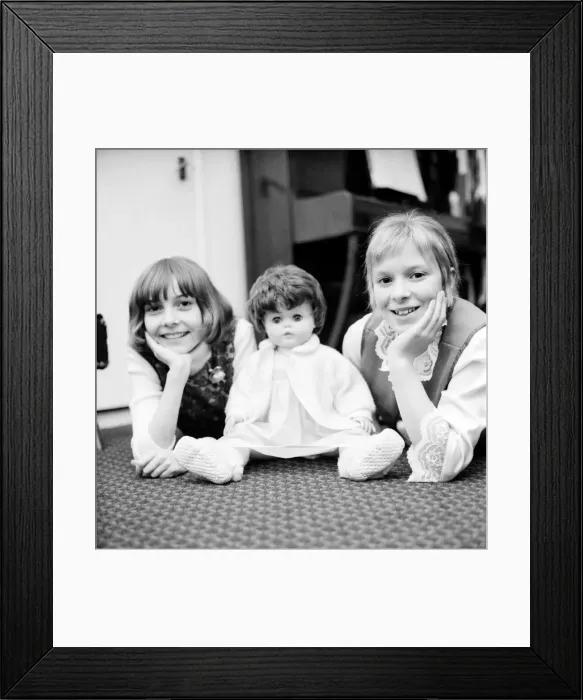 Framed Print : Children playing: Girls: Hilary wood (Left) and Melanie Smith (Both aged 12 Framed Print : Children playing: Girls: Hilary wood (Left) and Melanie Smith (Both aged 12