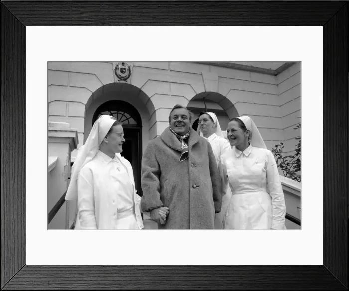 Framed Print : Entertainment Television: Actor Patrick Wymark victor in many a boardroom battle as Sir Framed Print : Entertainment Television: Actor Patrick Wymark victor in many a boardroom battle as Sir