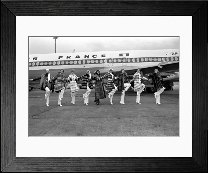 Framed Print : British Rail are contributing to the Lord Mayors show with a section of a dining Framed Print : British Rail are contributing to the Lord Mayors show with a section of a dining