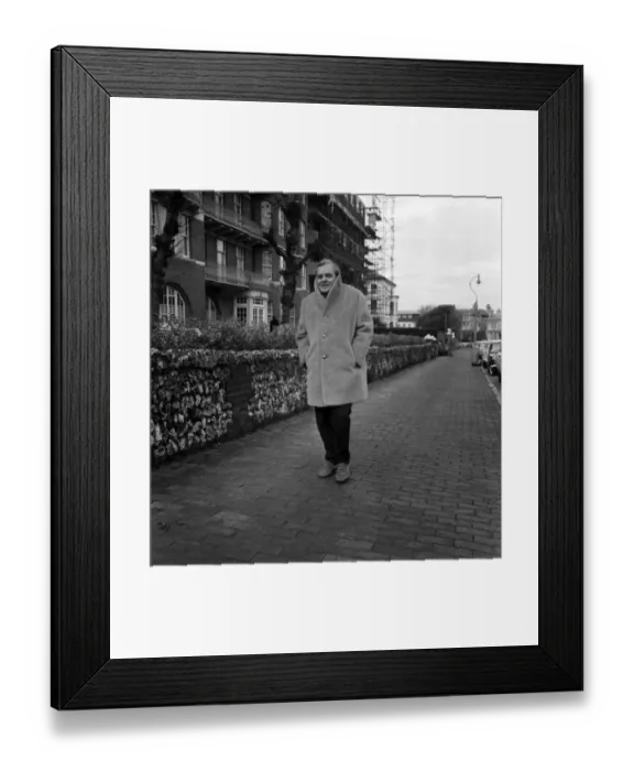 Framed Print : Entertainment Television: Actor Patrick Wymark victor in many a boardroom battle as Sir Framed Print : Entertainment Television: Actor Patrick Wymark victor in many a boardroom battle as Sir