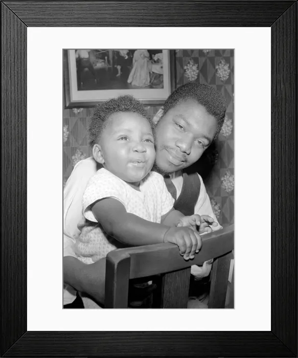 Framed Print : Father with his toddler son. December 1969 Z11609-004