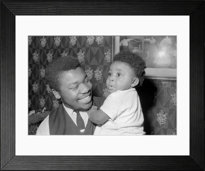 Framed Print : Father with his toddler son. December 1969 Z11609-002