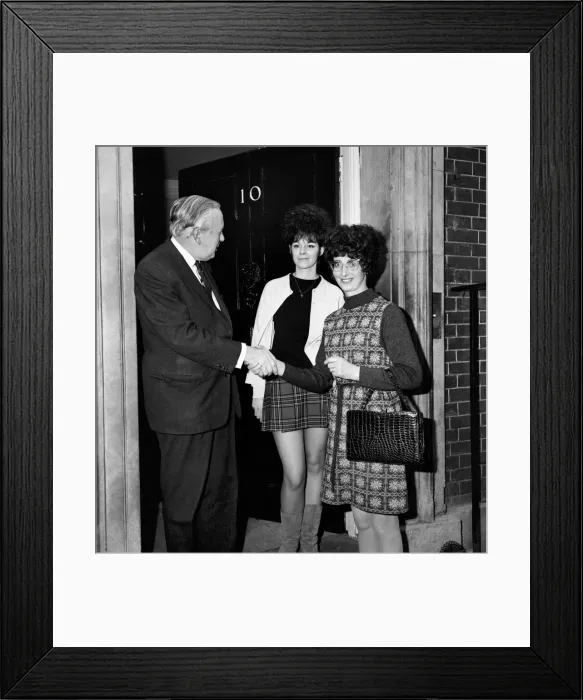 Framed Print : The Prime Minister meets Ipswich housewife at no. 10. Mrs Framed Print : The Prime Minister meets Ipswich housewife at no. 10. Mrs