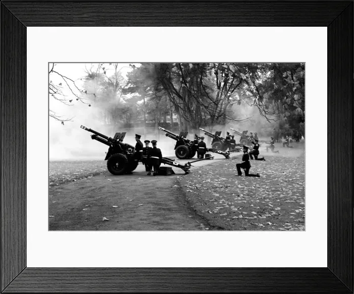 Framed Print : When men of 104 Light Air Defence Regiment, Royal Artillery, (Volunteers), Newport Framed Print : When men of 104 Light Air Defence Regiment, Royal Artillery, (Volunteers), Newport