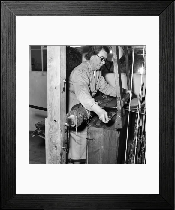 Framed Print : Weaving Coronation robe for Queen Elizabeth II. November 1952 C5652-001 Framed Print : Weaving Coronation robe for Queen Elizabeth II. November 1952 C5652-001